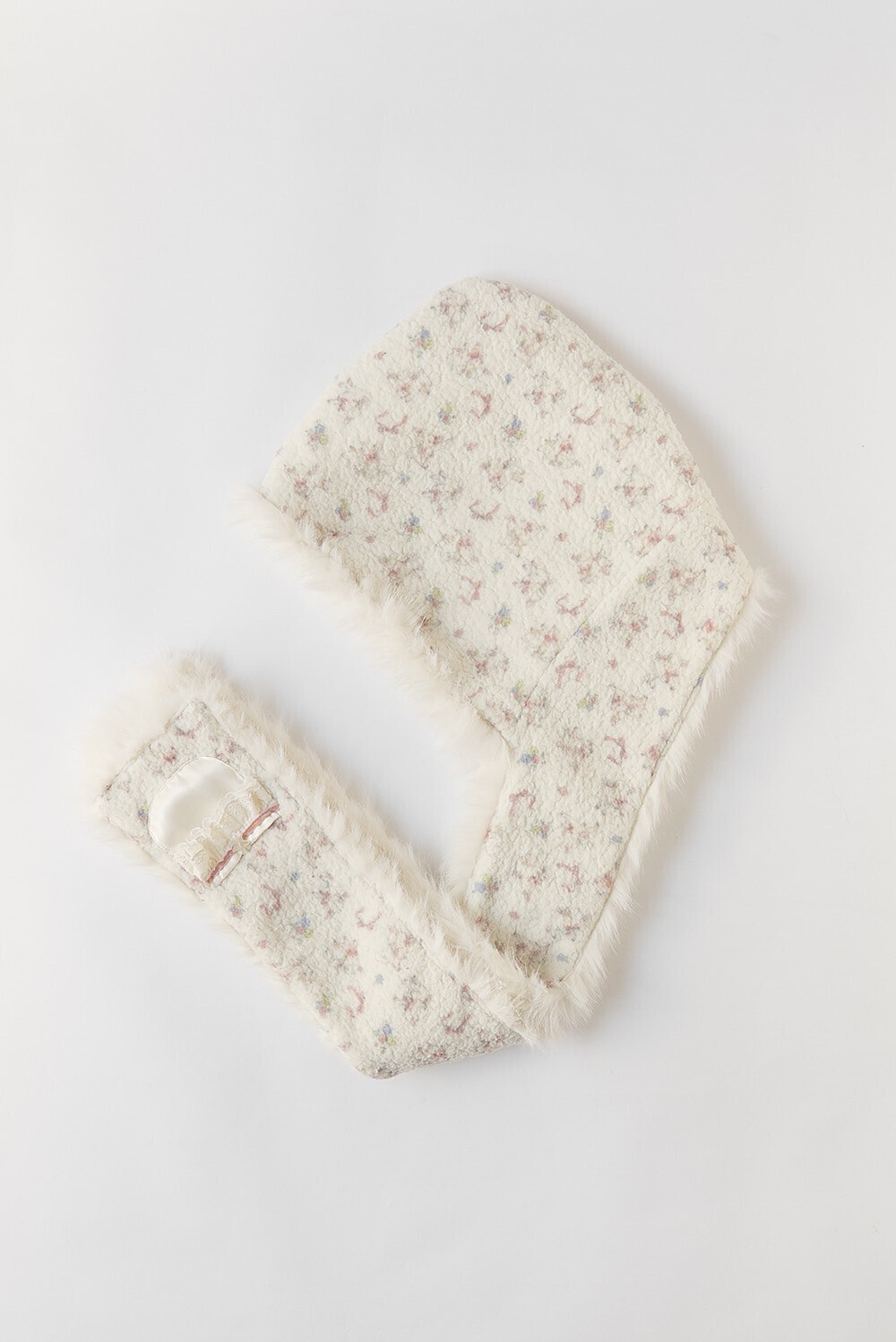 JOLIE LAIDE Margie Hood Muffler (Ivory)