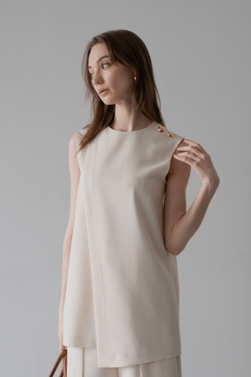 maison de Dolce. urban tops/cream