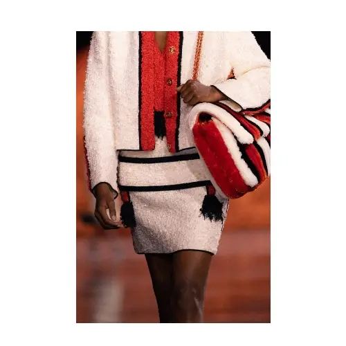 CHANEL ショート スカート ミックス ファイバー & シルク  ホワイト、ブラック & レッド