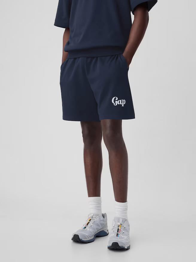 GAP 7インチ GAPロゴ ショートパンツ(ユニセックス)