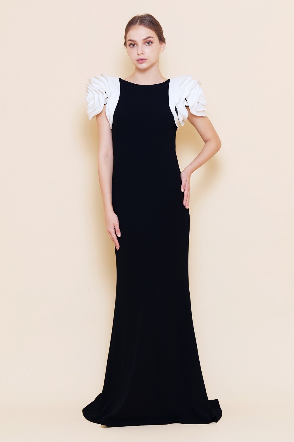 TADASHI SHOJI アイボリーブラック ロゼッタショルダー ロングドレス