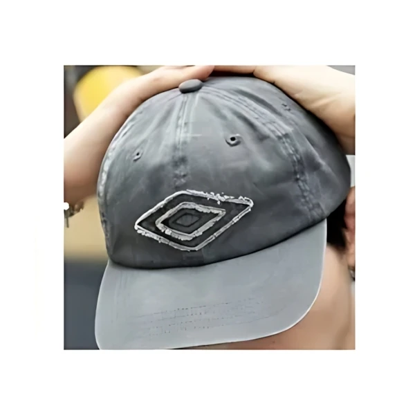 UMBRO ダメージロゴパッチキャップ