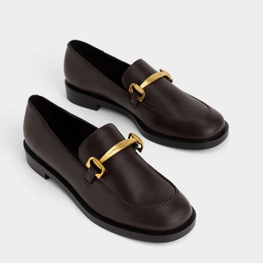 CHARLES & KEITH メタリックアクセント ローファー