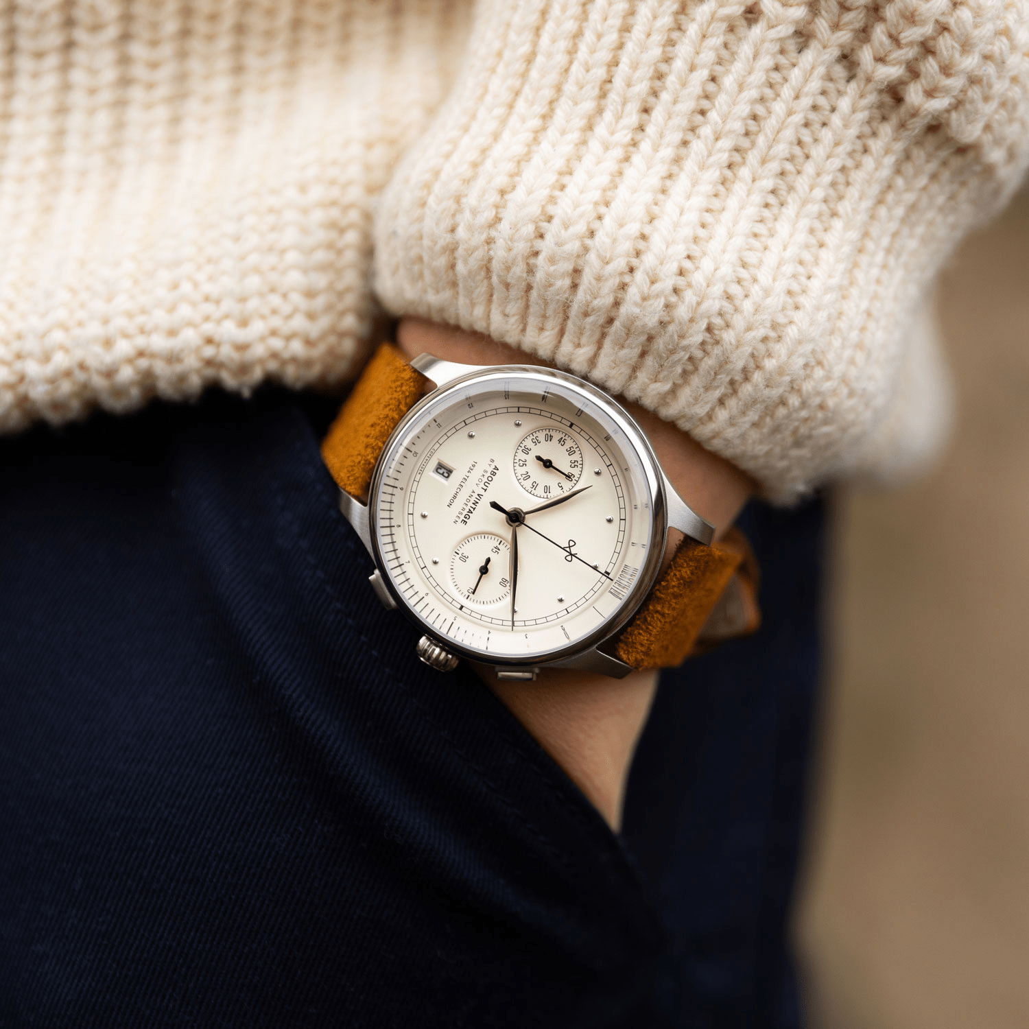 About Vintage 1934 Telechron Off White (茶色スェードベルト付き)