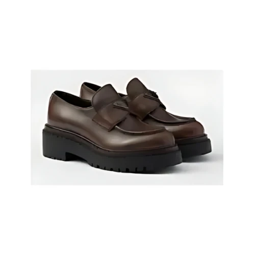 PRADA レザー ローファー