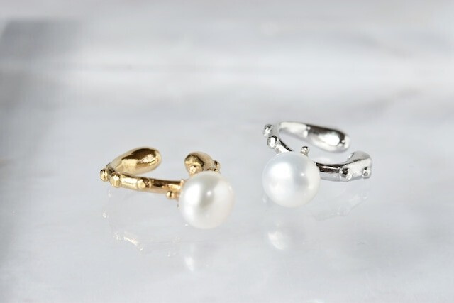 juge pearl earcuff