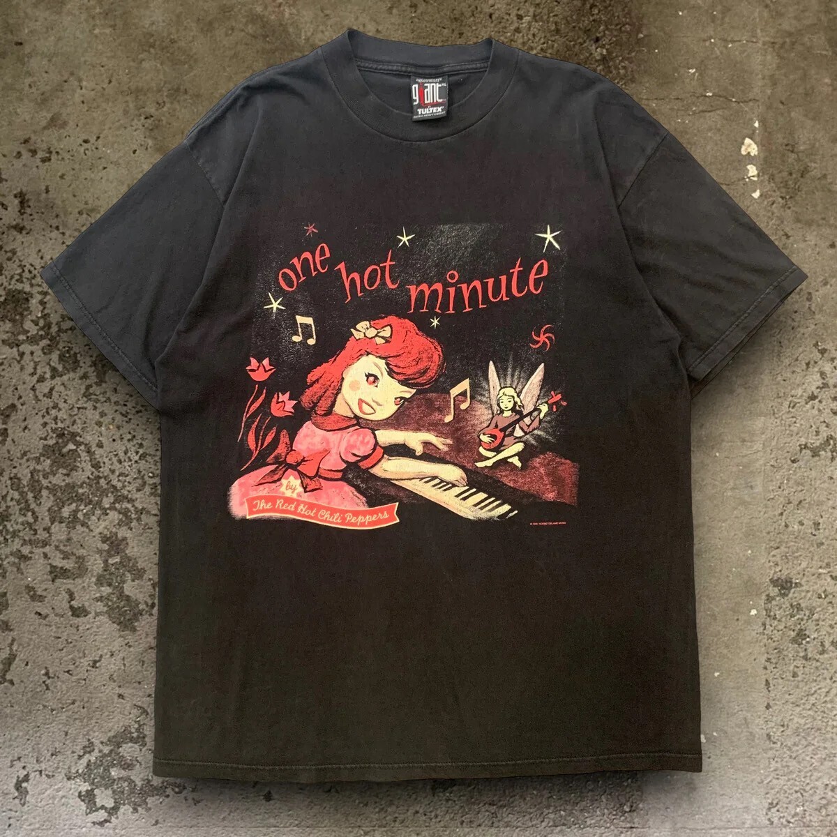 vintage 90S RED HOT CHILI PEPPERS "ONE HOT MINUTE"