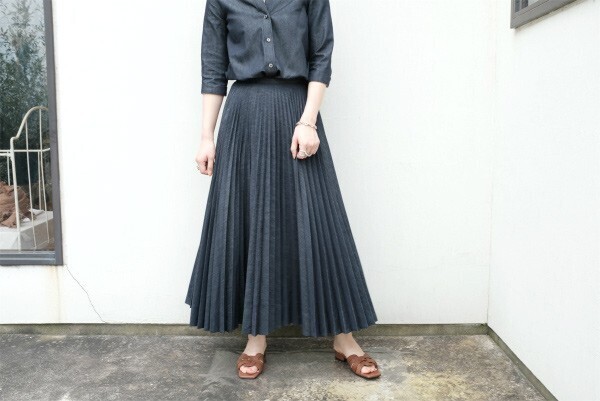 MADISON BLUE ACCORDION PLEATS SKIRT