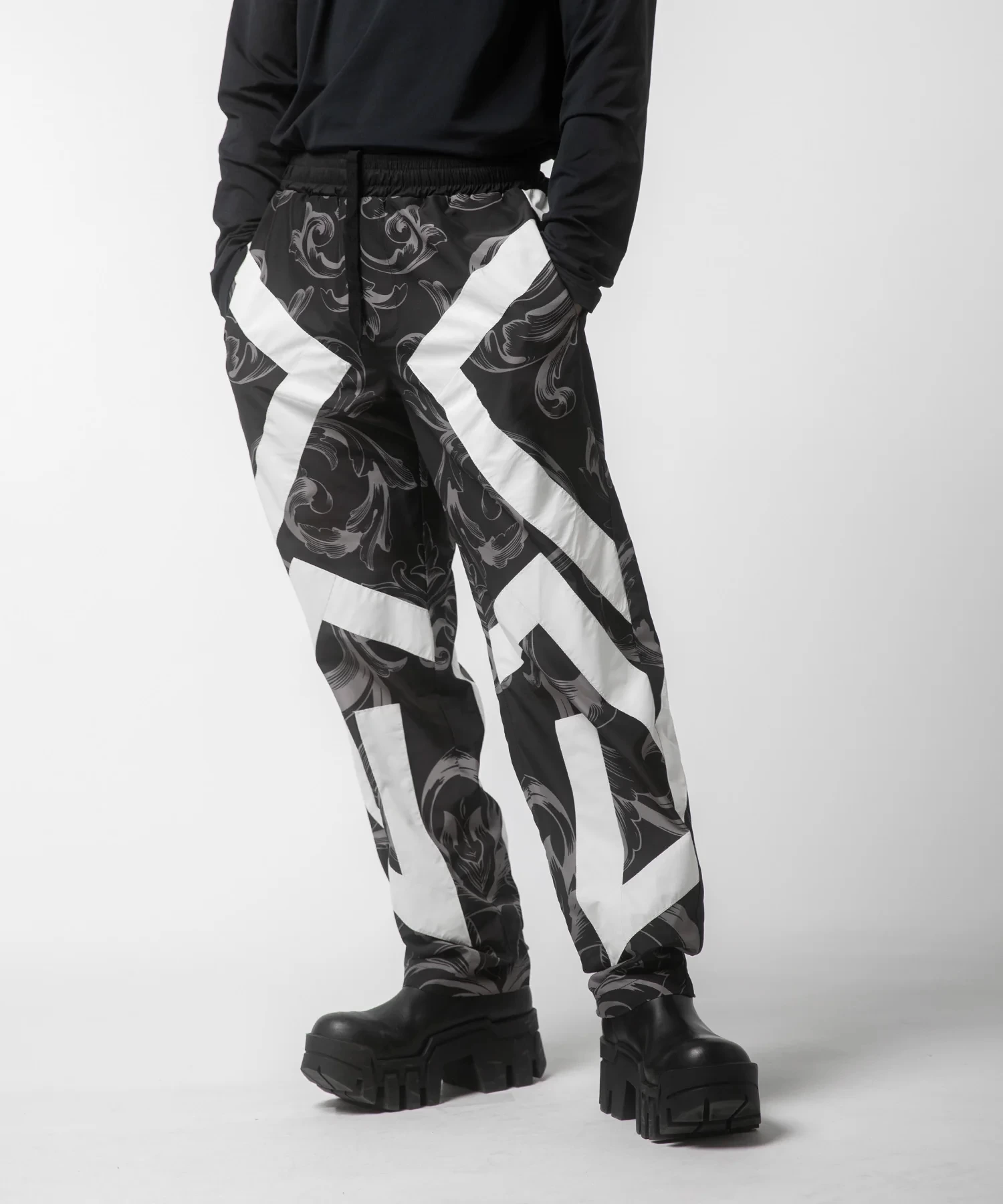 VANQUISH Baroque Print Pattern with Line Pants