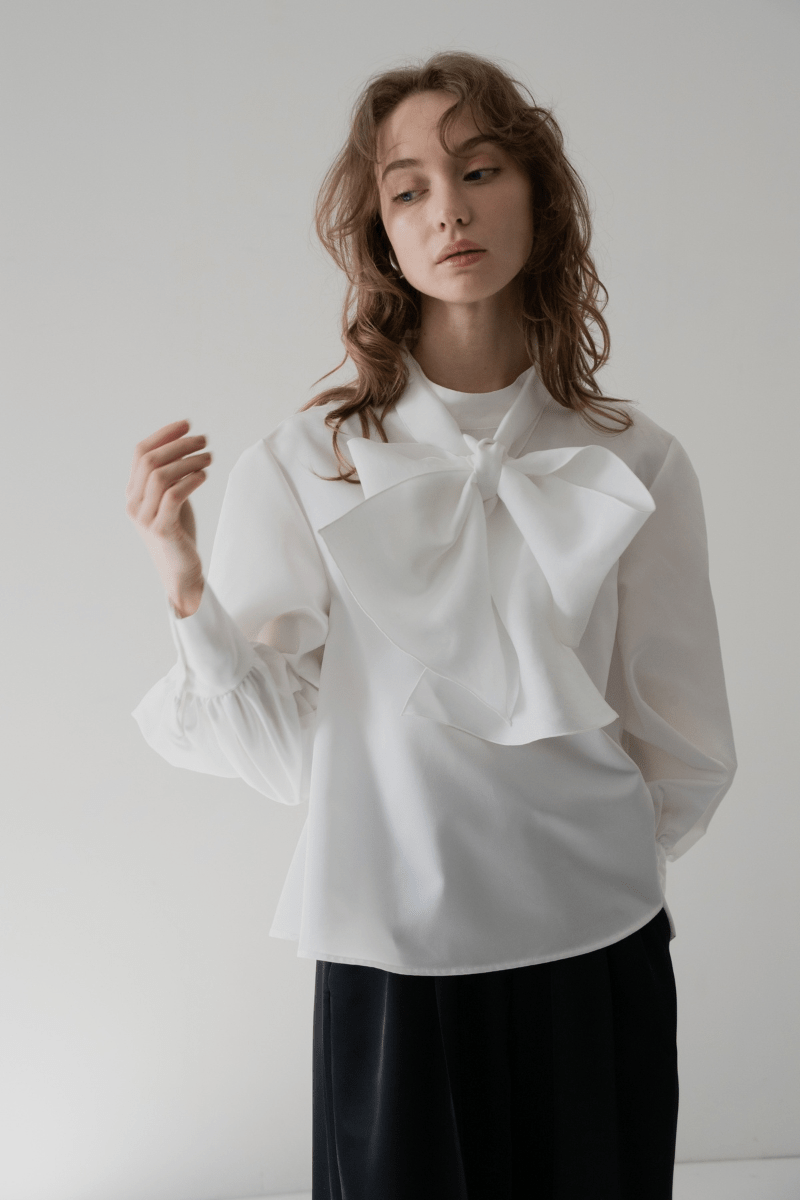 maison de Dolce. classy ribbon blouse/white