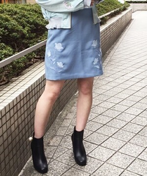 dazzlin 刺繍台形スカート