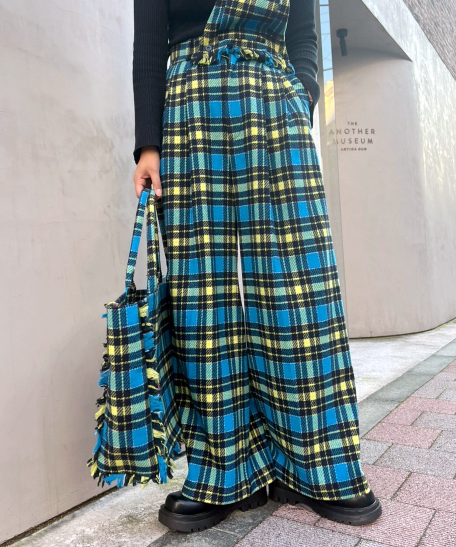 moyan ecri ワンショルベスト風サス付きチェックワイドパンツ