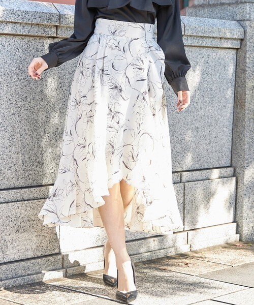 tocco ラインフラワープリントラッフルフリルラップフィッシュテールスカート