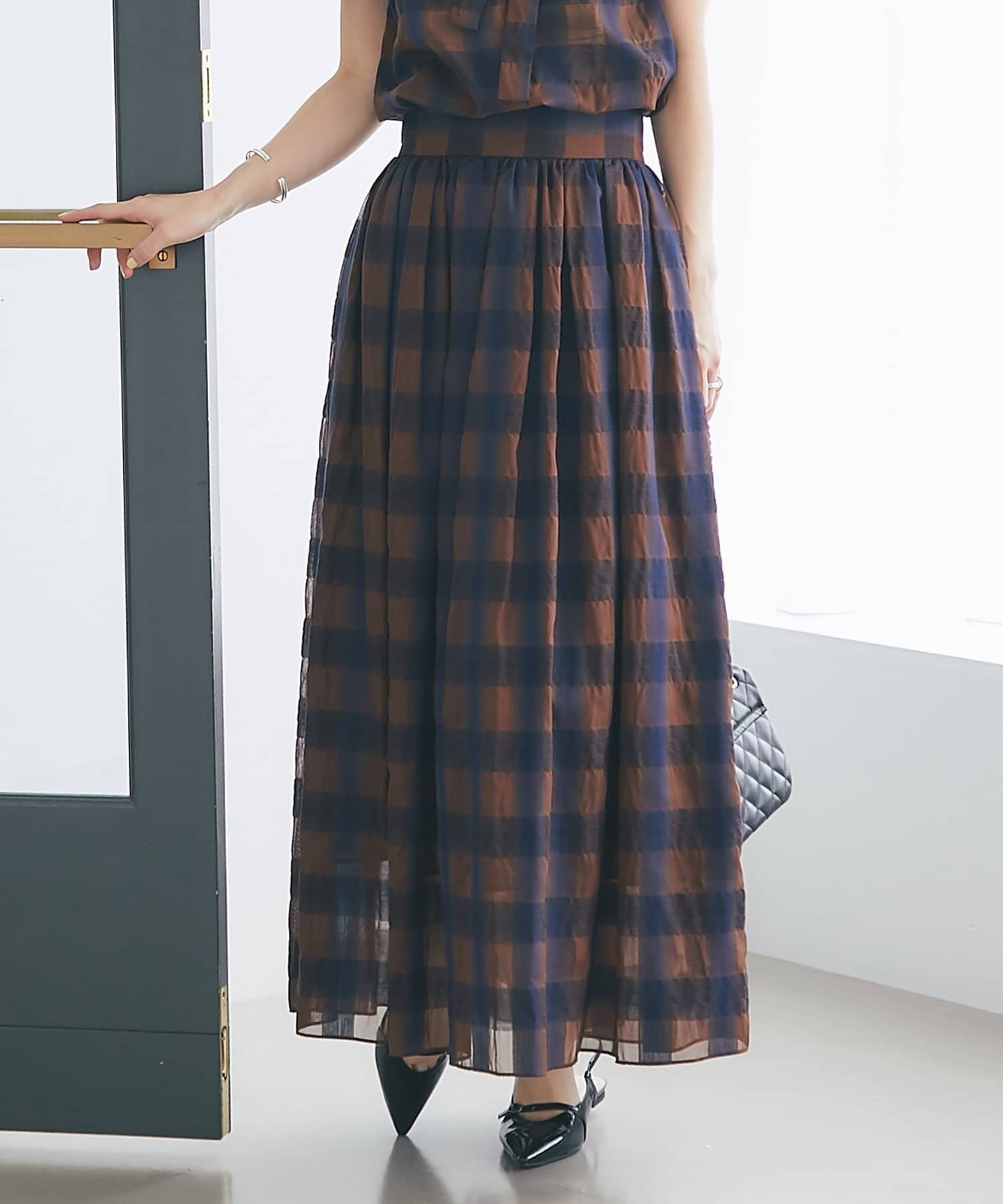 La boutique BonBon シアーオンブレーチェックギャザーロングスカート