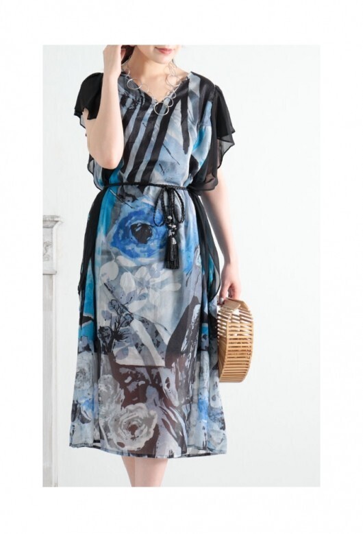 Sawa a la mode 優美に咲くブルーの花柄シアーワンピース