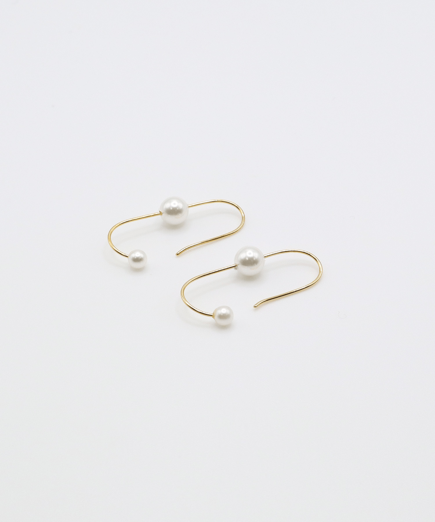 VATSURICA 〈AF067P1〉ステンレス /  パール ライン ピアス