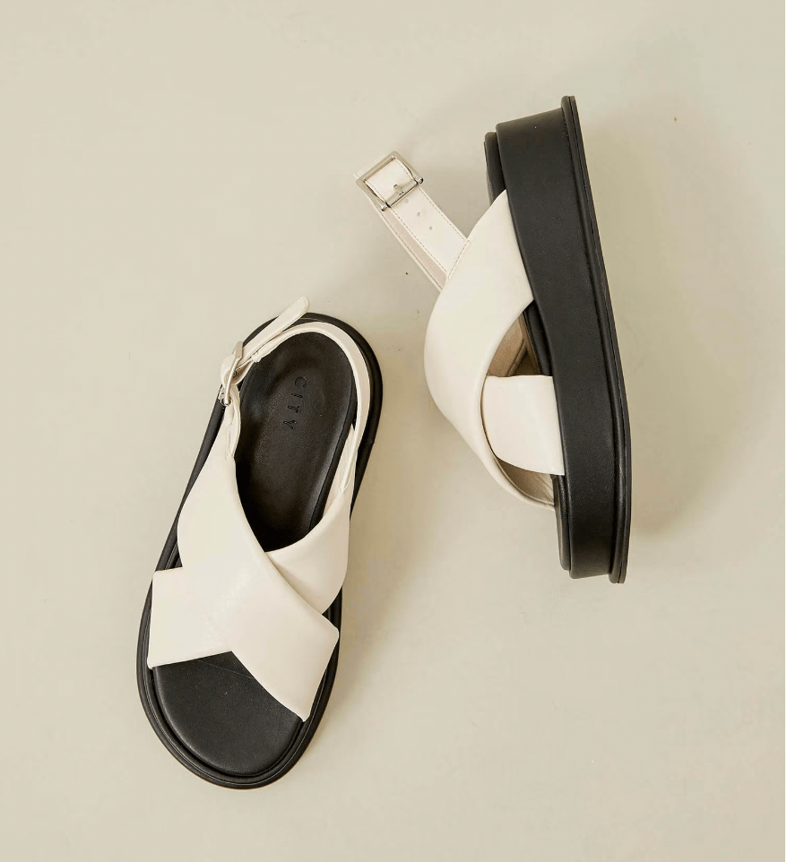 STUDIOUS 〈CITY〉シンセティックレザークロスサンダル