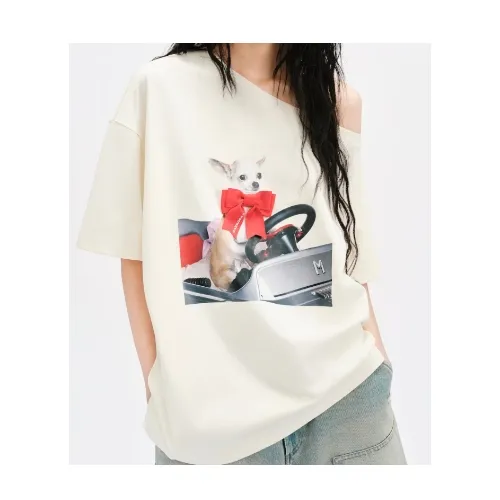 MARKGONG CHIHUAHUA RIDE PRINTED OFF-SHOULDER SHORT SLEEVE T-SHIRT