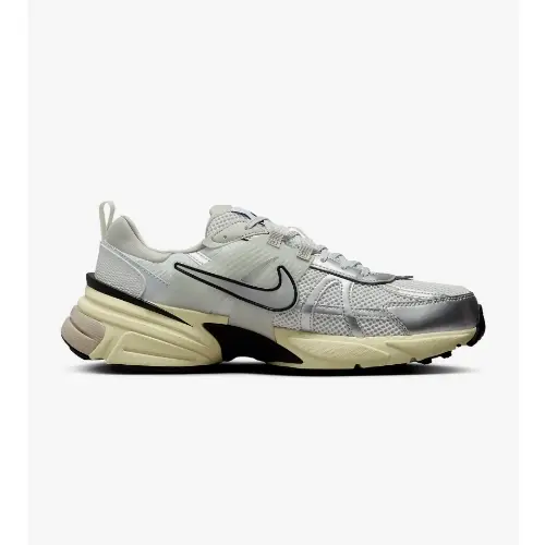 NIKE V2K ラン