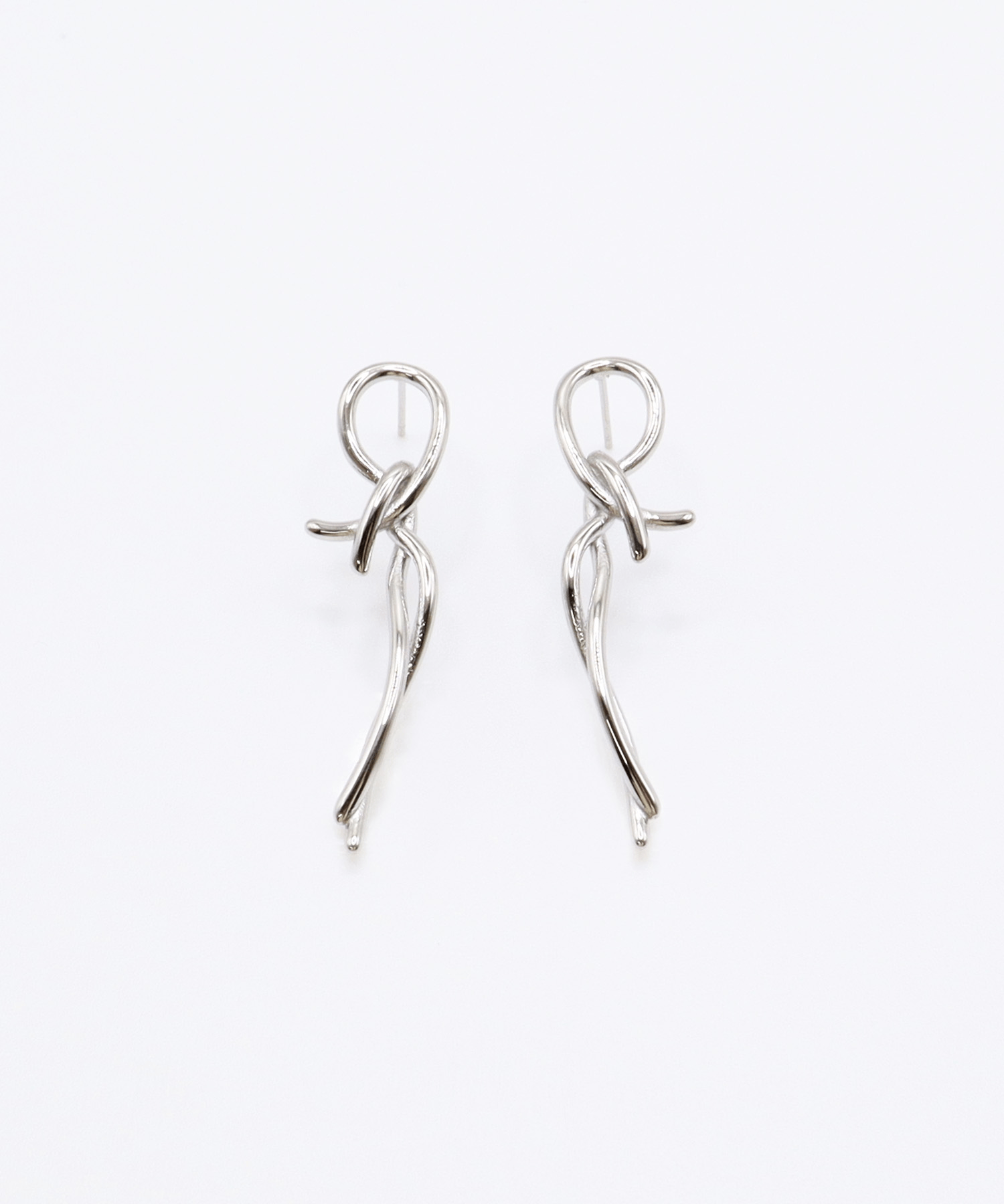VATSURICA 〈L1158P2〉サージカルステンレス / ノット リボン ロング ピアス2