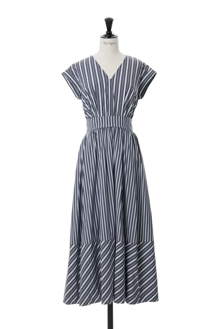 Her lip to Lover Back Ribbon Dress
