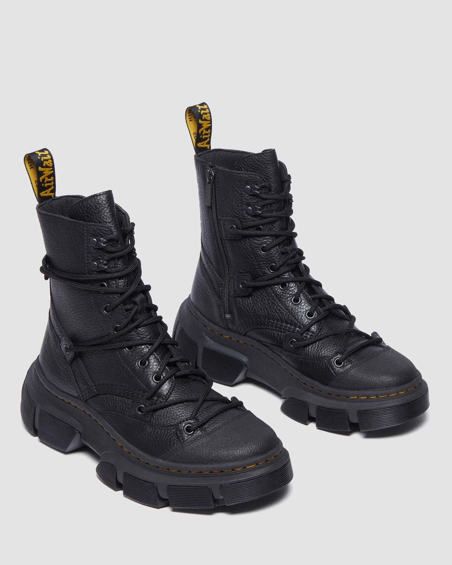 Dr. Martens DMXL レース 8 ホール ブーツ