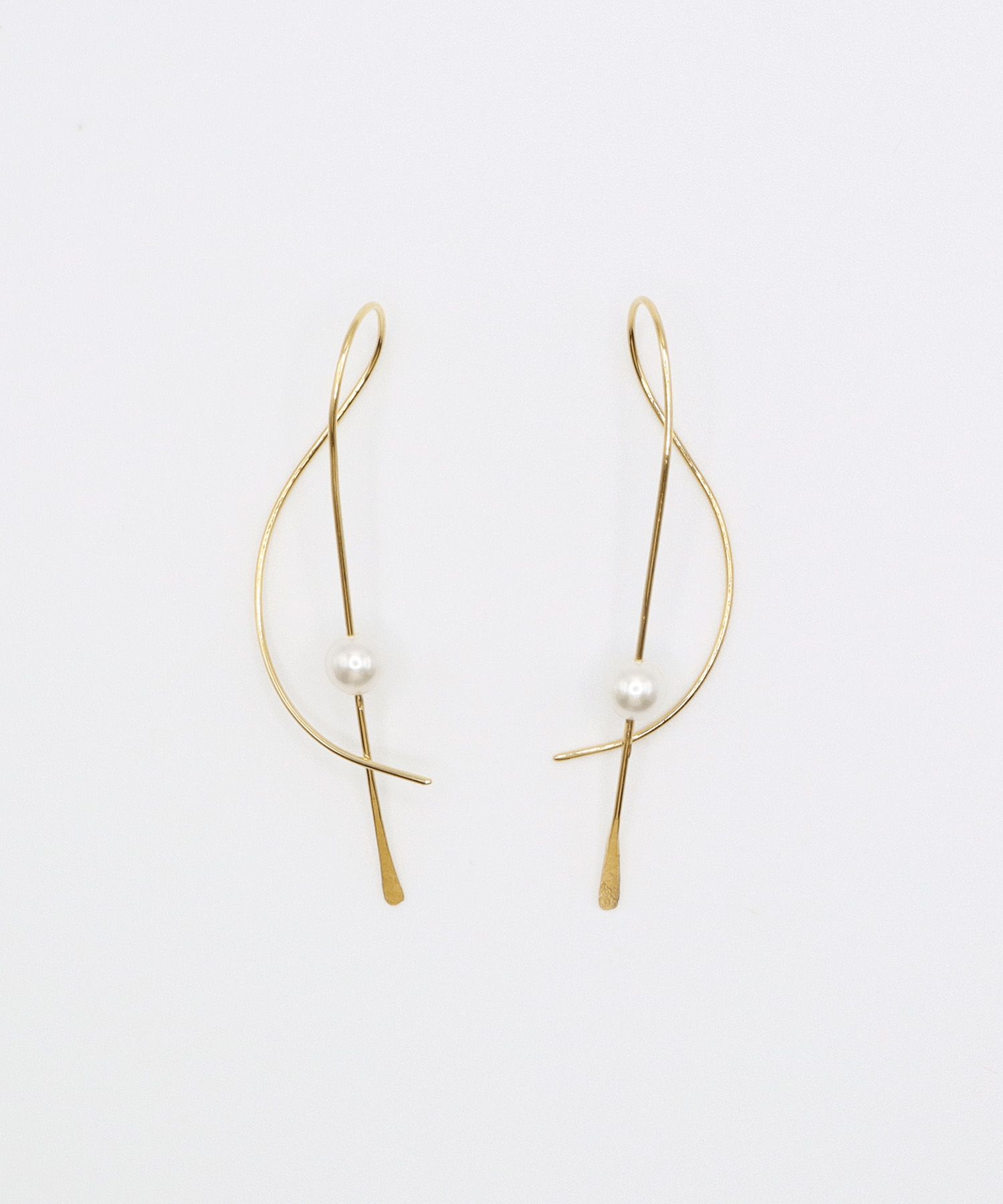 VATSURICA 〈AF067P2〉ステンレス /  パール ライン ピアス