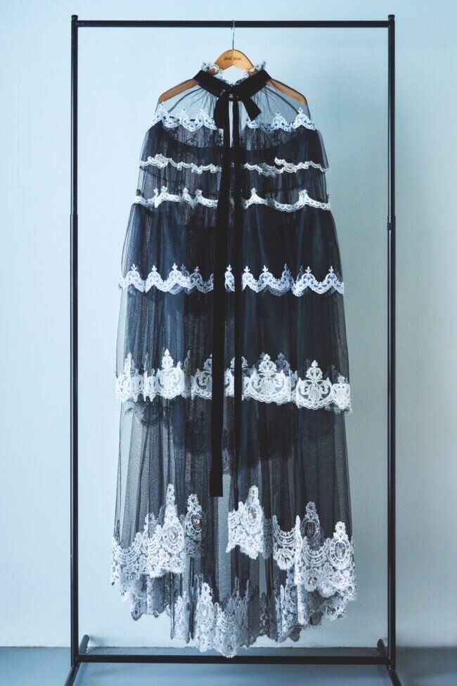tanakadaisuke 2023 AW「white lace black tulle cloak」