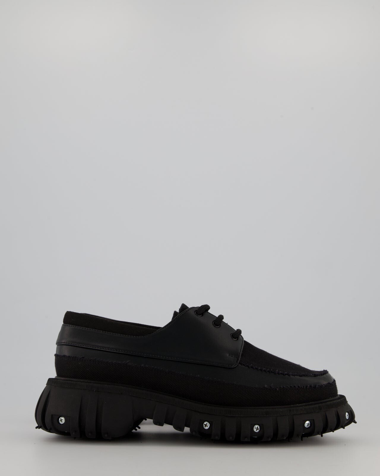 PHILEO 024 YACHT // Black