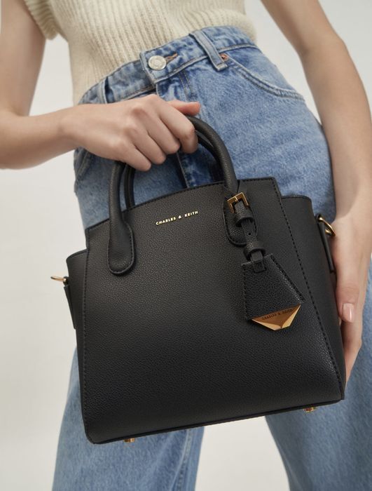CHARLES & KEITH ダブルハンドル トラペーズトート