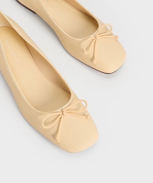 CHARLES & KEITH ラウンド スクエアトゥボウバレリーナ