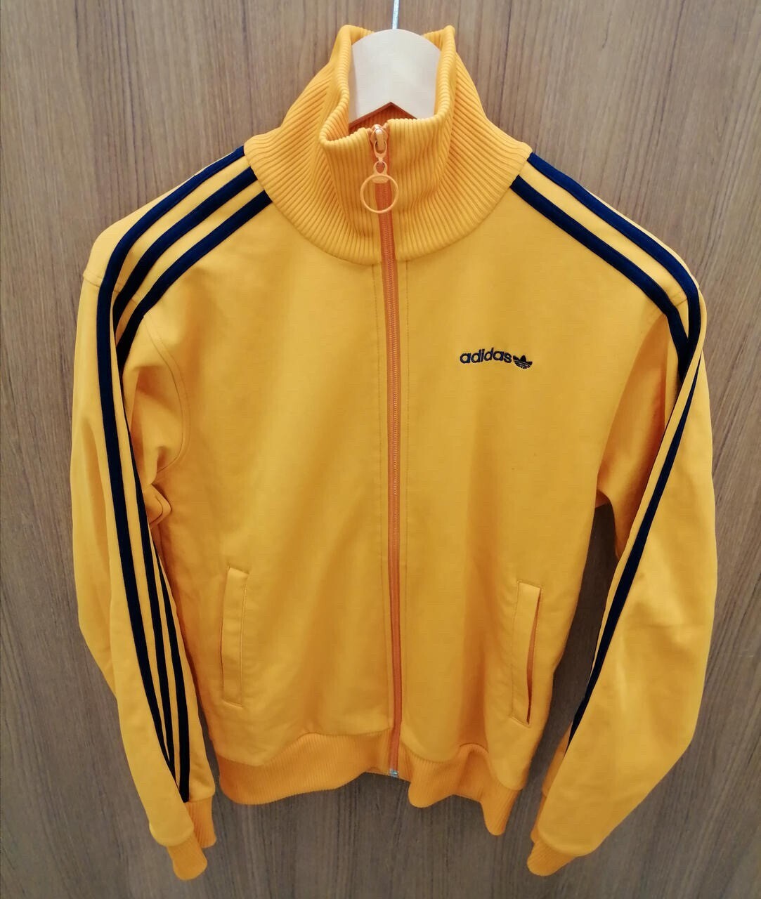 adidas トラックジャケット