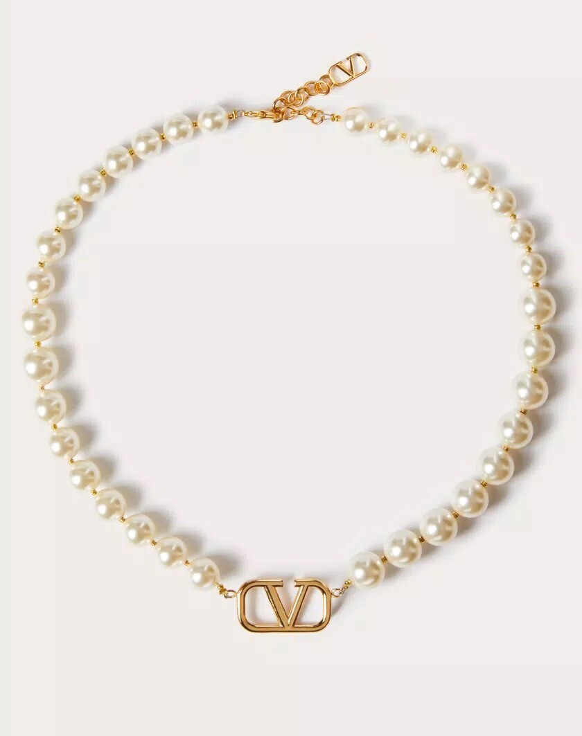 VALENTINO GARAVANI Vロゴ シグネチャー メタル X スワロフスキー®パールビーズ ネックレス