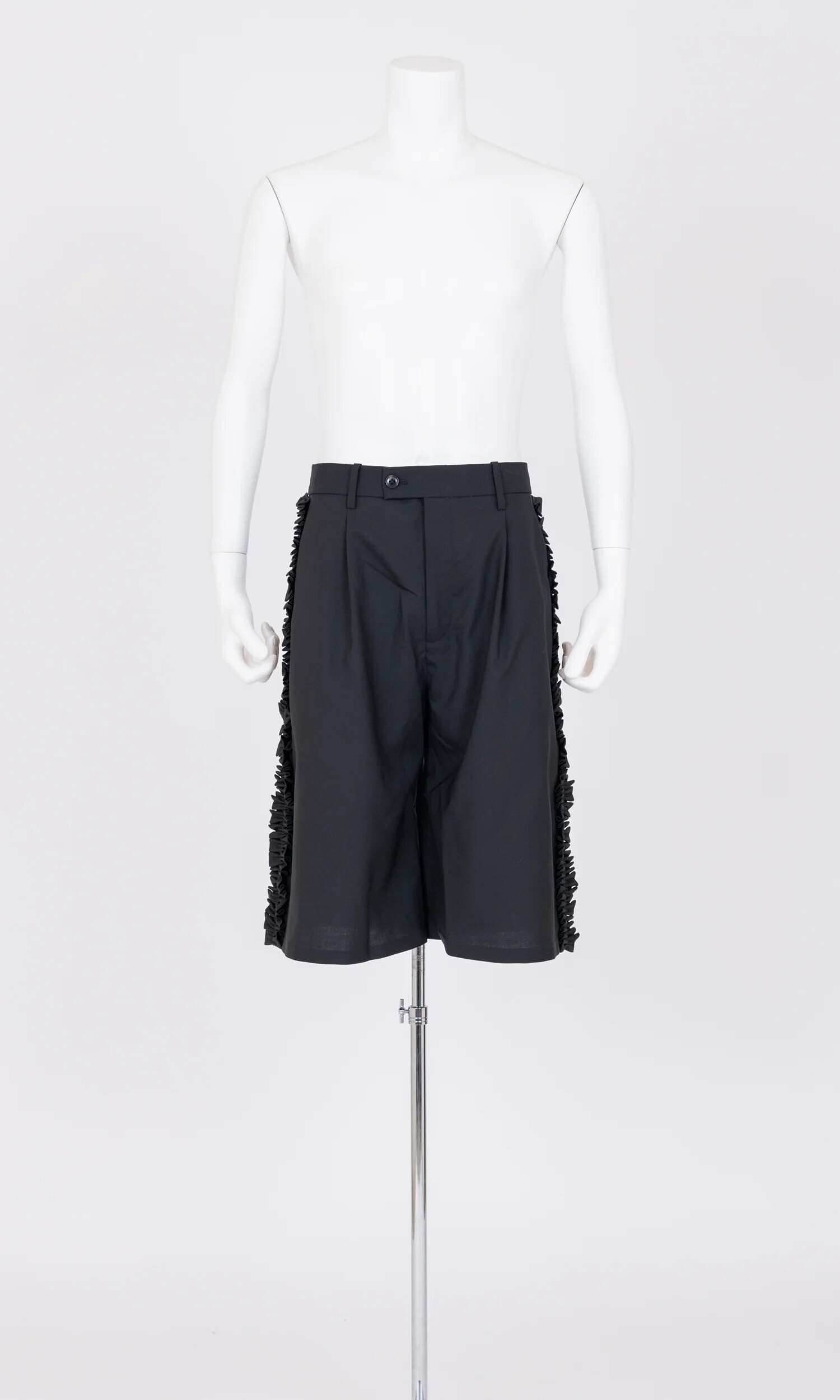 VIVIANO Ruffle Shorts
