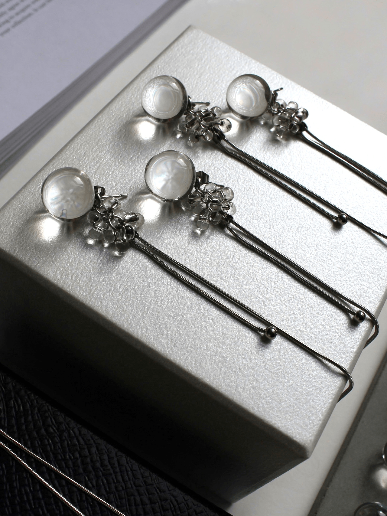 muku 【イヤリング】Clear ball snake chain