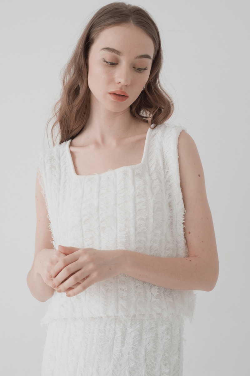 maison de Dolce. plume vest/white