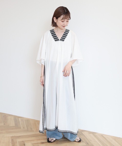 AMERICAN HOLIC Vネック刺繍袖フレアワンピース