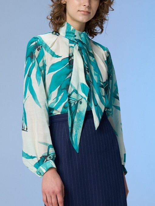 AKIKO OGAWA. シルキープリントローン ブラウス