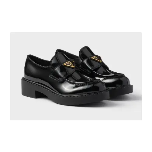 PRADA チョコレート パテントレザー ローファー