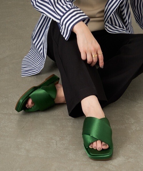 Le Talon GRISE PUFFクロスサンダル